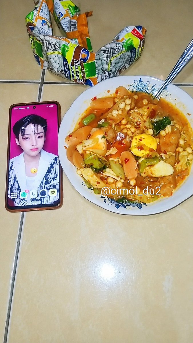 Chelsea_Xbliss's tweet photo. 언제 어디서든 당신은 항상 나와 함께해요 ✌️ 맛있게 드세요🤭  @XODIAC_MEMBERS #렉스 #소디엑 #LEX #XODIAC https://t.co/7spYlPmiS0