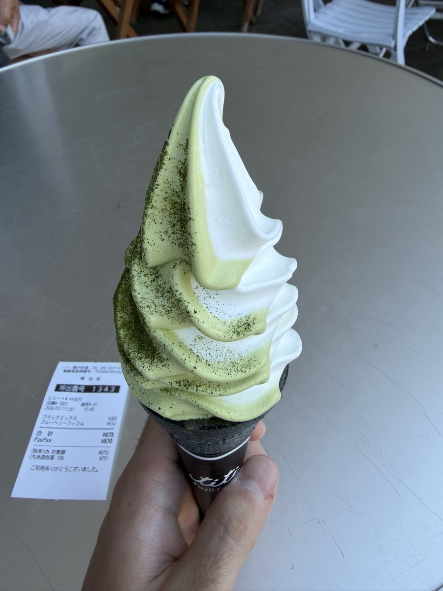 ブラックコーンアイスクリーム