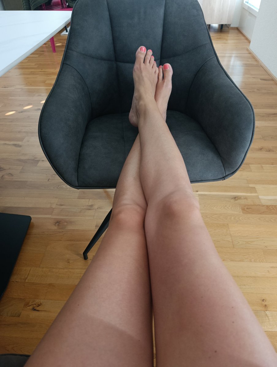 SwissSiberian's tweet photo. Happy Saturday! ☀️ Good morning to everyone who loves smooth legs and pretty toes. 🩵
Full content here 👇
https://t.co/wUmCoOPP8N #feet #legs #toes #smoothlegs #perfectfeet #soles #findom #paypig #loyalfansmodel #onlyfans https://t.co/ePTLTrncoj