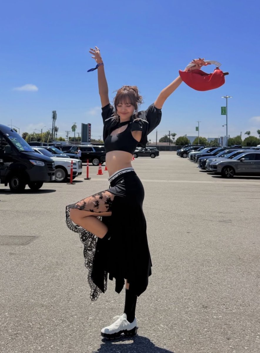 LiliesHome_'s tweet photo. MARKGONG X NIKE SPEICAL PROJECT
FOR OUR SPECIAL GONGGIRL #LISA ❤️ STYLED BY nanist

#markgong
#gonggirl 

Please engage link as below
(Like, comment, share, repost and save)

🔗 https://t.co/RBuB0oOCmJ

@Nike @nikefootball @wearelloud 
LISA WITH NIKE FAMILY  
#LISAxNIKE
🧁☑️ https://t.co/c9KQRTky0K