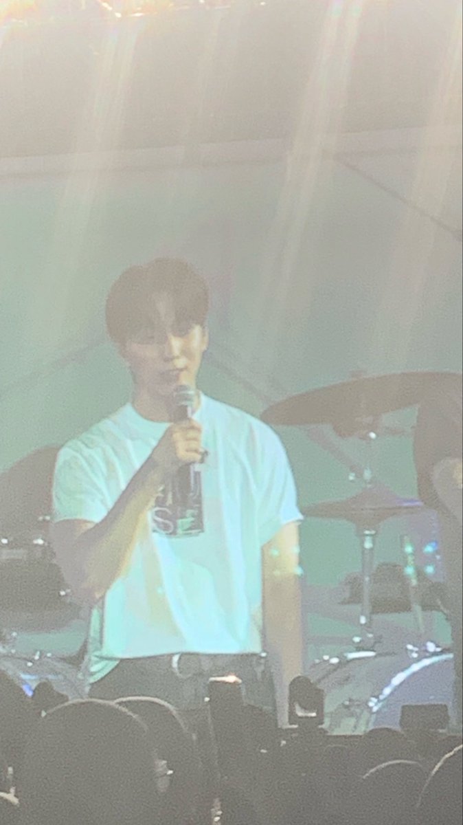 jjoonawa's tweet photo. the outfit🕊️🪷                   the bias 🐹🥁

Zoom mentok ip xr merah gw ntu https://t.co/Py15Ons6rO