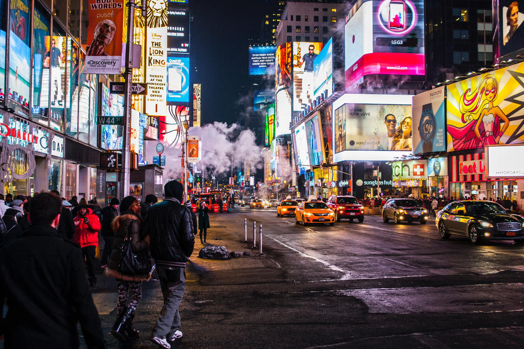 Klick88's tweet photo. Just caught this glowing moment on the busy city corner—neon signs, passing strangers, and that quiet urban magic. https://t.co/Sy9sZBsBUE