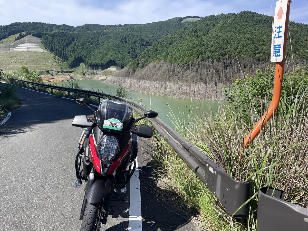 yoshertk's tweet photo. アナキーアドベンチャーから
ダンロップTRAILMAX MIXTOURにして切り替えてみたものの
アナキーより5,000km早く
後輪にスリップサイン

今度はアナキーアドベンチャー2
にしてみます（╹◡╹） https://t.co/PvDKNkM2to