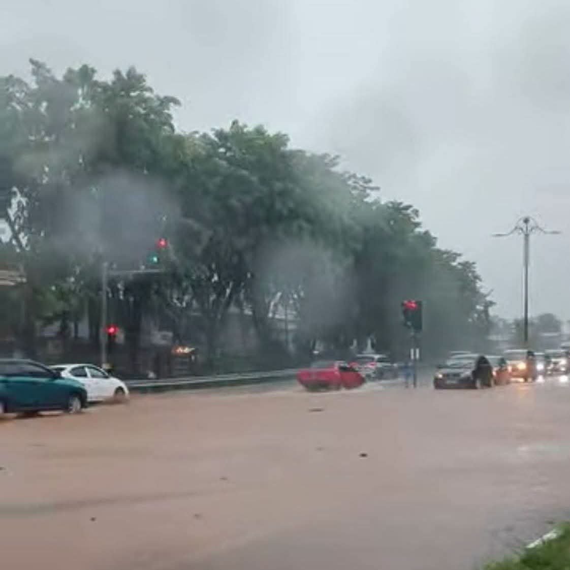 PusatkhidmatHTJ's tweet photo. KEMASKINI STATUS GERAK KERJA BANJIR PUSAT KHIDMAT RAKYAT PARLIMEN HANG TUAH JAYA

11 JULAI 2026 SETAKAT 2:30 PM https://t.co/ZJCOU3di3L