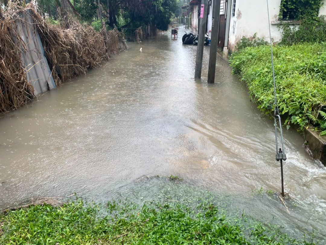 PusatkhidmatHTJ's tweet photo. KEMASKINI STATUS GERAK KERJA BANJIR PUSAT KHIDMAT RAKYAT PARLIMEN HANG TUAH JAYA

11 JULAI 2026 SETAKAT 2:30 PM https://t.co/ZJCOU3di3L
