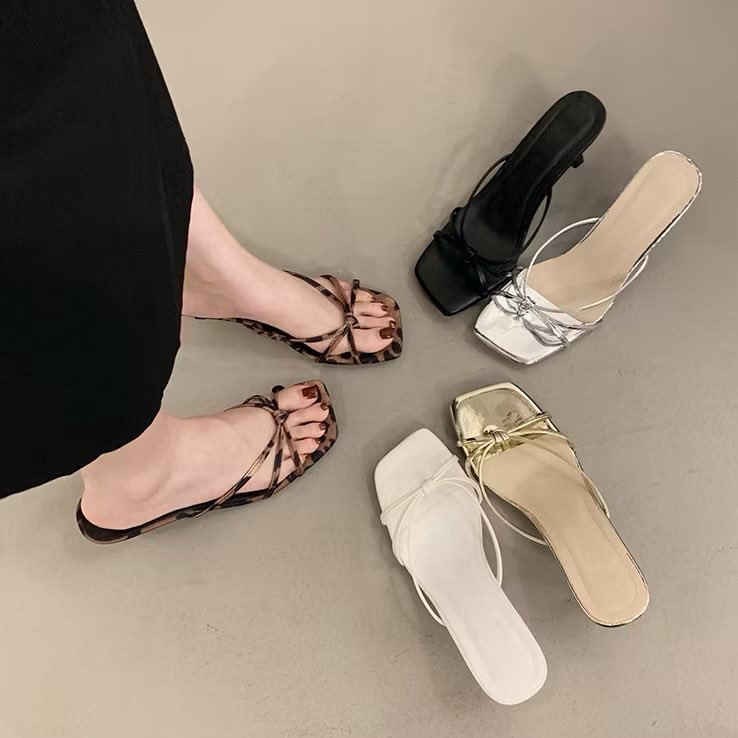 AUNThings's tweet photo. The prettiest footwear and sandals that look expensive—but won't empty your wallet. 🎀👡✨ Perfect for coffee dates, errands, work, or your next OOTD. Comfy, stylish, and easy to pair with almost anything. Which pair would you wear first? 🤍🛍️

a thread https://t.co/h16qa40eQa
