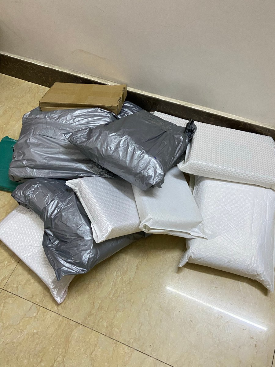 Hejlaa's tweet photo. Just got my long-awaited package, bubble wrap flying everywhere — unpacking this feels like Christmas morning! https://t.co/1UlkLhp4Ut