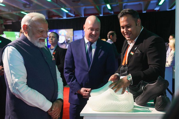 KNSKashmir's tweet photo. #KNSUPDATE || Sports have always been a strong bridge between India and New Zealand. This year, we are also marking a century of vibrant sporting ties. In Auckland, PM Luxon and I attended a Sporting Showcase, where we saw a range of cutting-edge sporting innovations. It was wonderful to see how technology and creativity are shaping the future of sports while bringing our two nations even closer: PM @narendramodi
