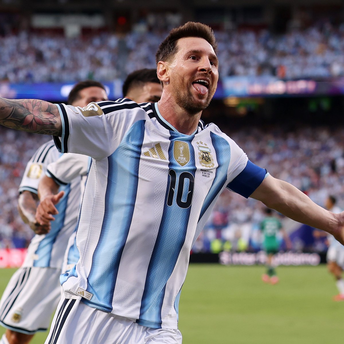 GoalJP_Official's tweet photo. 🇦🇷メッシ衝撃のスタッツ📊

▶️ワールドカップ今大会で費やす行動の割合
立ち：24.7％
歩き：62.7％
ジョギング：8.6％
ランニング：2.8％
ハイスピード：1％
スプリント：0.1％

現地記者は「この一見“怠惰”に見える動きの裏には、冷徹なまでの効率性が潜んでいる」と分析。