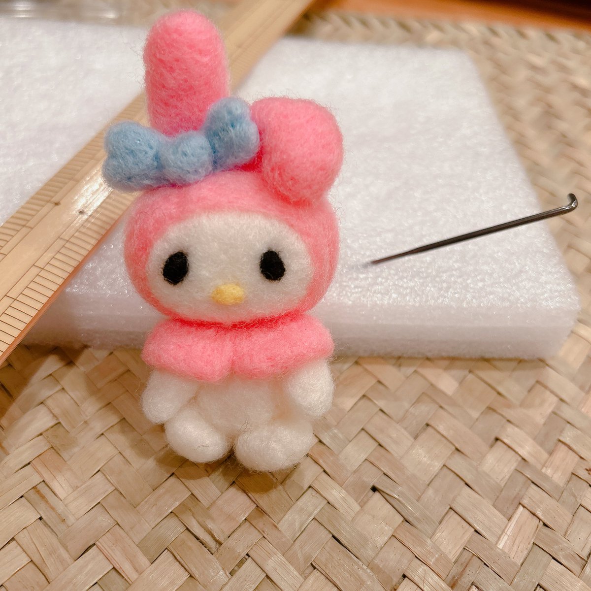 Ns__A's tweet photo. おさじは、私の羊毛フェルト２作品目🐼

まず手始めに羊毛フェルトの手技を学ぼうと、キットを買って、はじめて作ったのが、このマイメロちゃんです🐰⇩ https://t.co/122WfBywJm