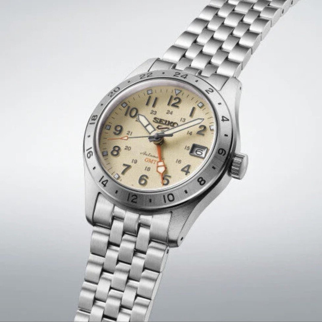 loliism's tweet photo. Seiko 5 Sports Field GMT Khaki Drill and Desert Sand. 39.4mm, automatic. I'm liking these new Seiko 5's released just a few days ago. Handsome field pieces. The stated accuracy of +45/-35 seconds per day isn't great, but probably standard for basic Seiko models like these. https://t.co/qqMJulbr7T