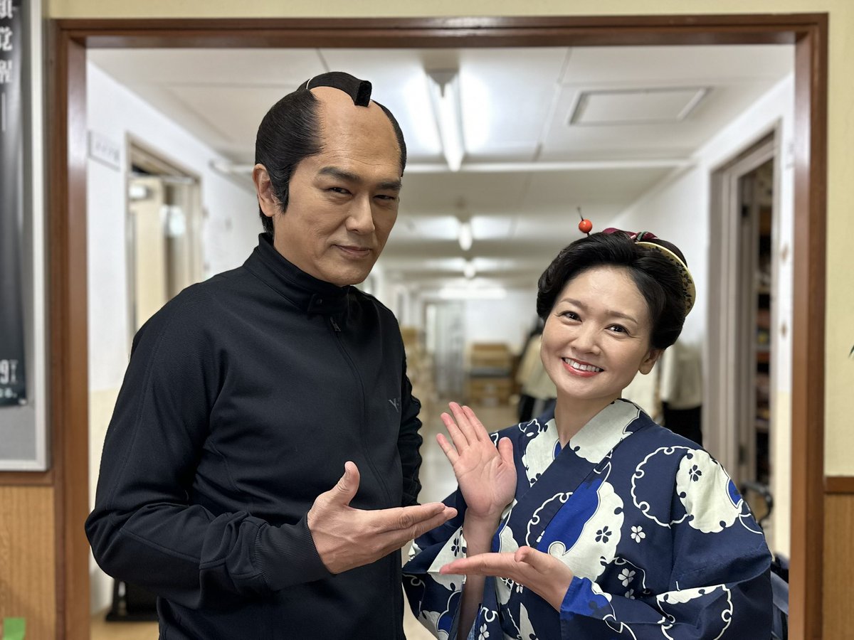 sakura_yuno_'s tweet photo. 7/16(木)より放送開始『#心配無用ノ介 天下御免』
3月上旬キービジュアル撮影日。
別作品の撮影合間だった高橋克典さんが、私を見つけてくれて「写真一緒に撮ろう！」と声をかけてくださったのです♡

気さくで優しい！
大岡越前大好き😍
侍タイ観てくれてるのだ🫶
馬木也さんと仲良し♪
#高橋克典 https://t.co/fZ1QGJWDk7