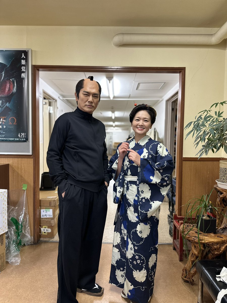 sakura_yuno_'s tweet photo. 7/16(木)より放送開始『#心配無用ノ介 天下御免』
3月上旬キービジュアル撮影日。
別作品の撮影合間だった高橋克典さんが、私を見つけてくれて「写真一緒に撮ろう！」と声をかけてくださったのです♡

気さくで優しい！
大岡越前大好き😍
侍タイ観てくれてるのだ🫶
馬木也さんと仲良し♪
#高橋克典 https://t.co/fZ1QGJWDk7