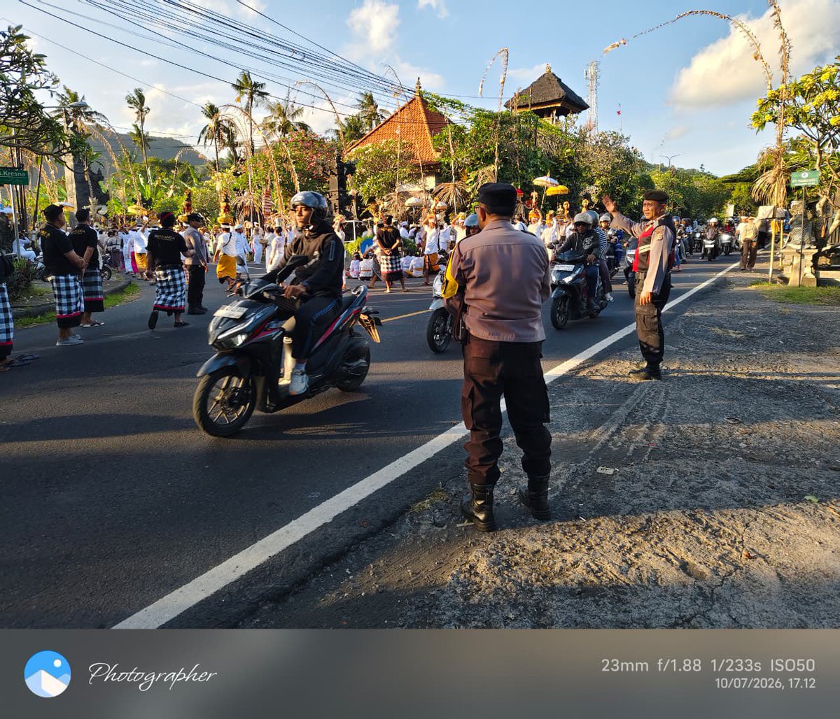 polsekdawanp's tweet photo. Polsek Dawan Amankan Penyineban Pujawali dan Pedudusan Alit di Pura Goa Lawah

Personel Polsek Dawan bersama personel Polres Klungkung melaksanakan pengamanan rangkaian Penyineban Upacara Pujawali dan Pedudusan Alit di Pura Sad Kahyangan Jagat Goa Lawah, Desa Pesinggahan, https://t.co/Hu9Sn4moZr