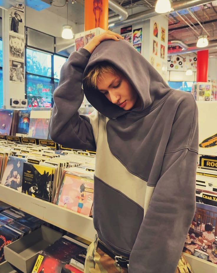 ianxfordx's tweet photo. hi! looking for moots :D #coertwt

- not a minor
- multi but cortis, ateez, lsf ults
- not new to #stantwt or #kpoptwt
- any fandom is welcome 
- dni if u hate ggs

like/rt are highly appreciated ifb https://t.co/StLmNqtUeL