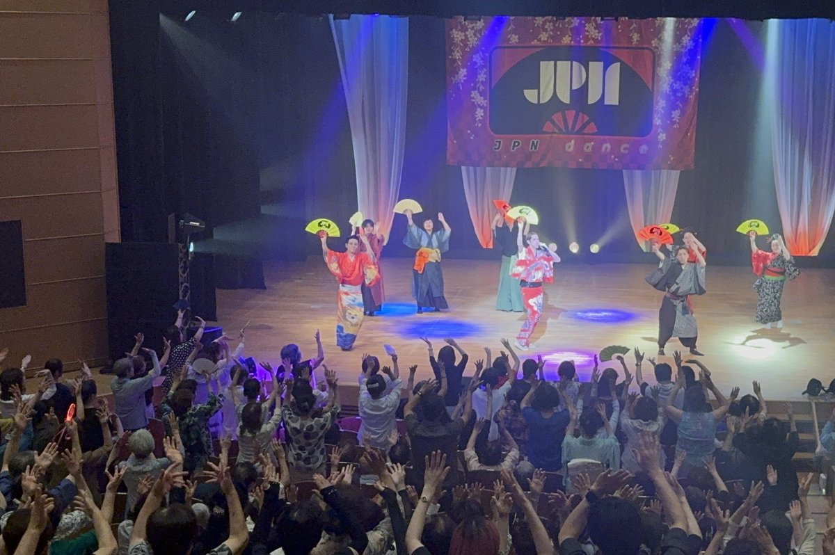 dance_jpn's tweet photo. JPNザ★歌踊祭in三重、無事に終演🪭
いやー凄い熱気でした！！！
JPNメンバーと三重県の地元舞踊家・演奏家の��様、そしてお客様と創り上げた最高に楽しい時間となりました✨感謝です✨

#JPNザ歌踊祭in三重 
#全国各地津々浦々 https://t.co/IGeVJuew05