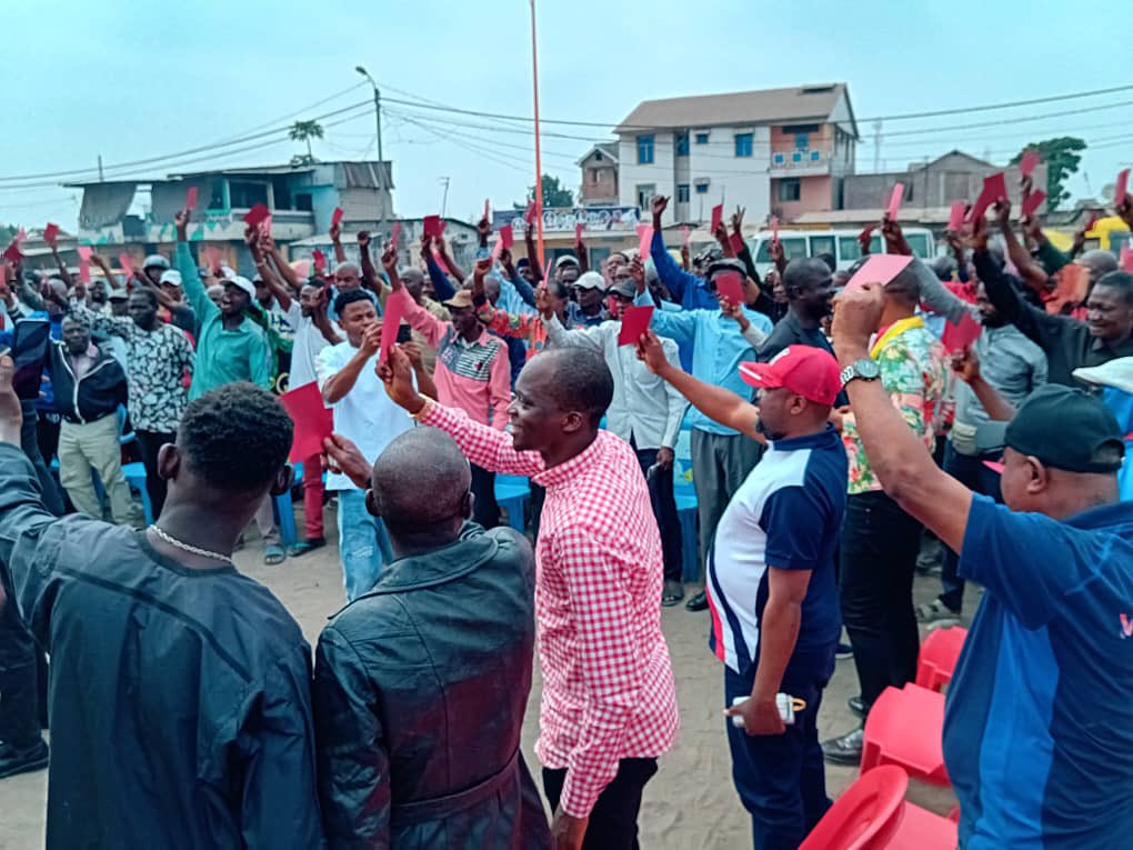 KamwangaSo64740's tweet photo. #rdc-#plateforme tous pour les Congo : 🟥 Carton rouge aux politiciens !
Le référendum appartient au peuple, pas aux états-majors politiques. Laissez les Congolais s’exprimer librement. https://t.co/VYCe9USxL8