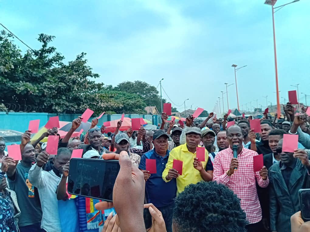 KamwangaSo64740's tweet photo. #rdc-#plateforme tous pour les Congo : 🟥 Carton rouge aux politiciens !
Le référendum appartient au peuple, pas aux états-majors politiques. Laissez les Congolais s’exprimer librement. https://t.co/VYCe9USxL8