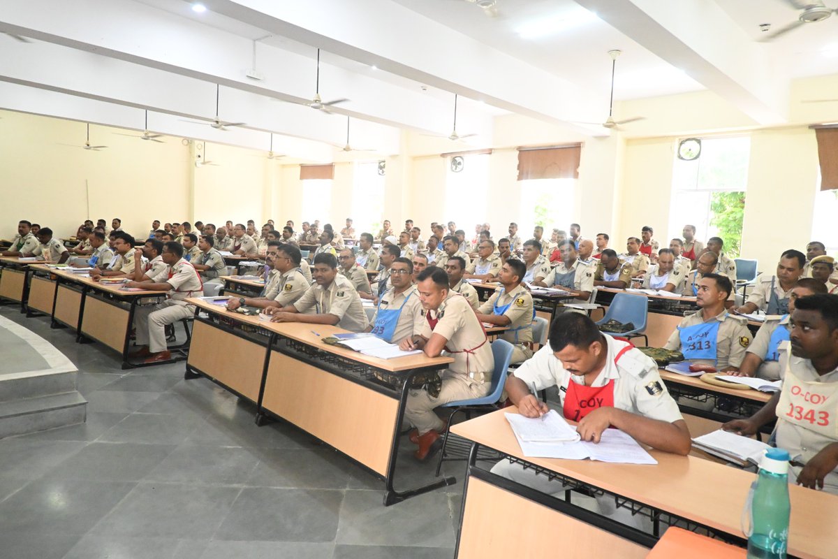 BrPoliceAcademy's tweet photo. दिनांक- 11.07.2026 को बिहार पुलिस अकादमी,राजगीर में "Investigation" से सम्बंधित विषय पर PTC प्रशिक्षुओं  को एकदिवसीय प्रशिक्षण दिया  गया ।
इस कार्यक्रम में  डॉ जय प्रकाश मिश्रा, पुलिस अधीक्षक(सेवानिवृत)  विशेष निगरानी इकाई , बिहार, पटना के द्वारा  व्याख्यान दिया गया । https://t.co/VUEb1yGaNW