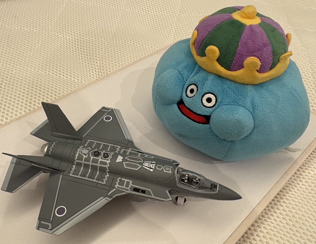 Vaclav_v_'s tweet photo. なるほどF-35。ボヘミアにも配備するか。
 #ボヘミア王漫遊記

※三沢空港の売店で買った玩具 https://t.co/H6FiLj4Lk6
