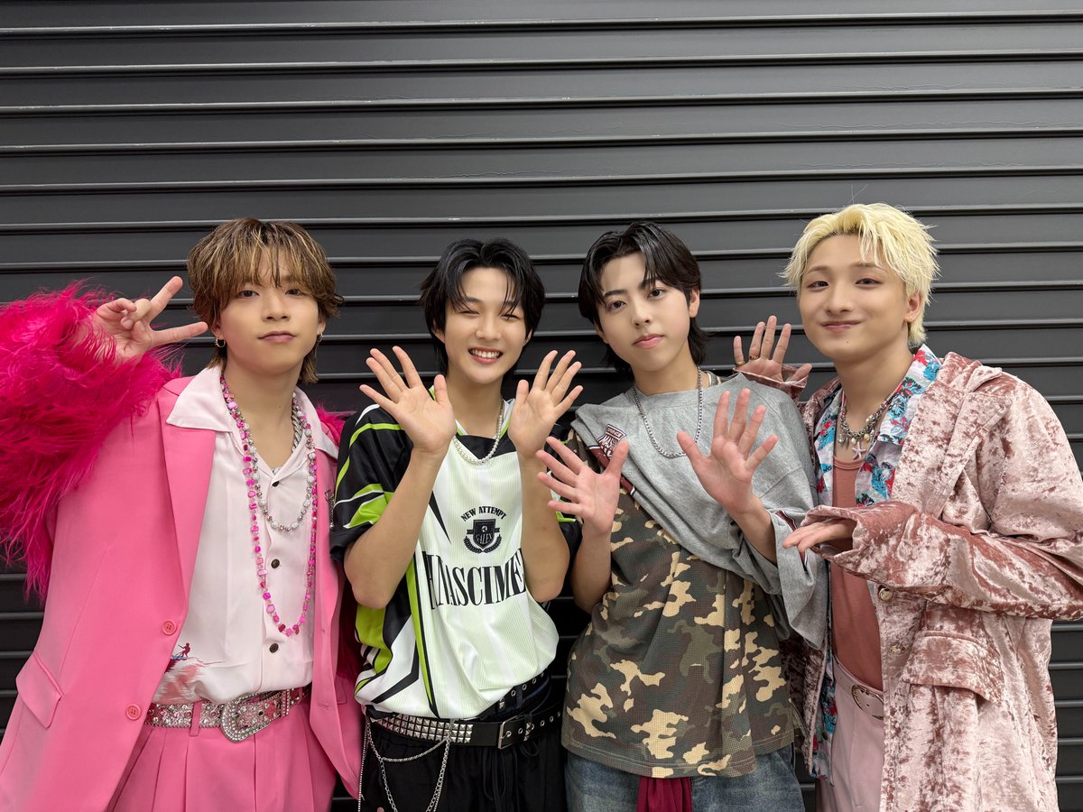 bmsg_trainee's tweet photo. #BUDDiiS の #SHOOT さん #FUMIYA さんと📷✨
ありがとうございました！

TikTokもお見逃しなく🤟💘💫

#BEAT_AX_SUMMER
#RYOMA #RYOTO #BMSGTRAINEE
@buddiis https://t.co/jDJ2VGC0xw