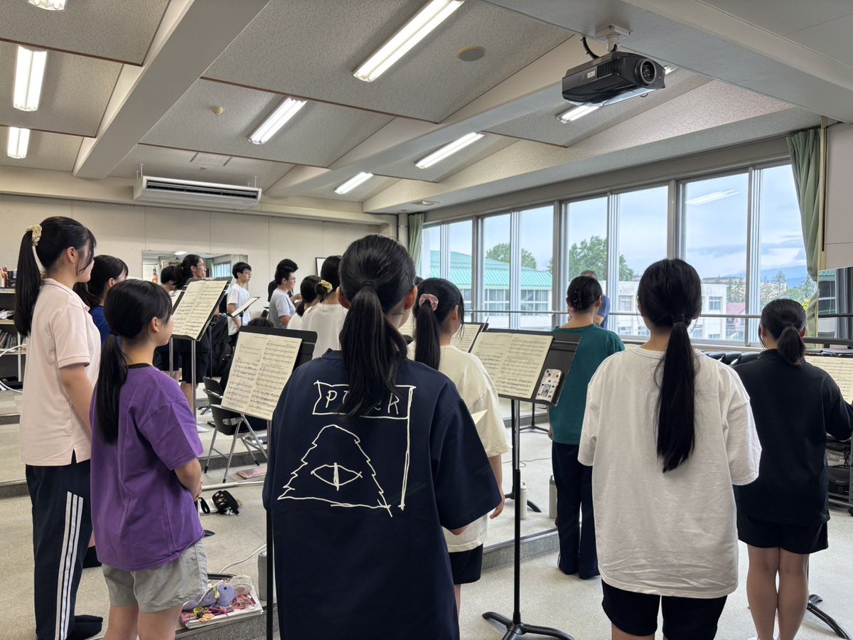 morioka1_music's tweet photo. 【🎼定演まであと15日‼️】
本日はネタ切れのため部活の様子をお届け🥳

そして中の人は模試ついでにマリオスの様子を撮ってきました！
もはや3年目ともなるとお馴染みの場所ですが、今年で最後なのか、、と、始まってもいないのに少し寂しい気持ちです😢

定演まで明日であと２週間。頑張るぞ、、！！ https://t.co/L235WOja9w