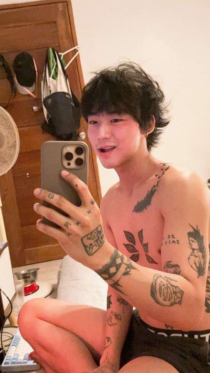 Vinyunn's tweet photo. 😬😬 https://t.co/tIawIiuXF9