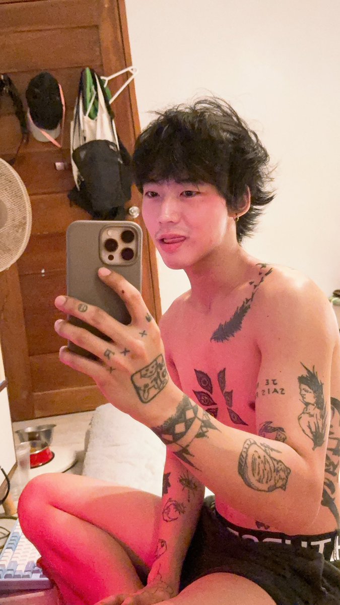 Vinyunn's tweet photo. 😬😬 https://t.co/tIawIiuXF9
