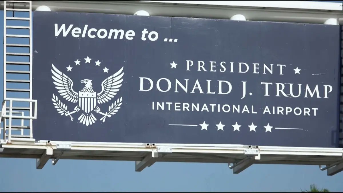 YOUR_INFOBOX's tweet photo. Florida has officially renamed Palm Beach International Airport to President Donald J. Trump International Airport - the first U.S. commercial airport named after a sitting president.
The rebranding is expected to cost around $5.5 million, the code will change from PBI to DJT. https://t.co/DqkA1fMnlV
