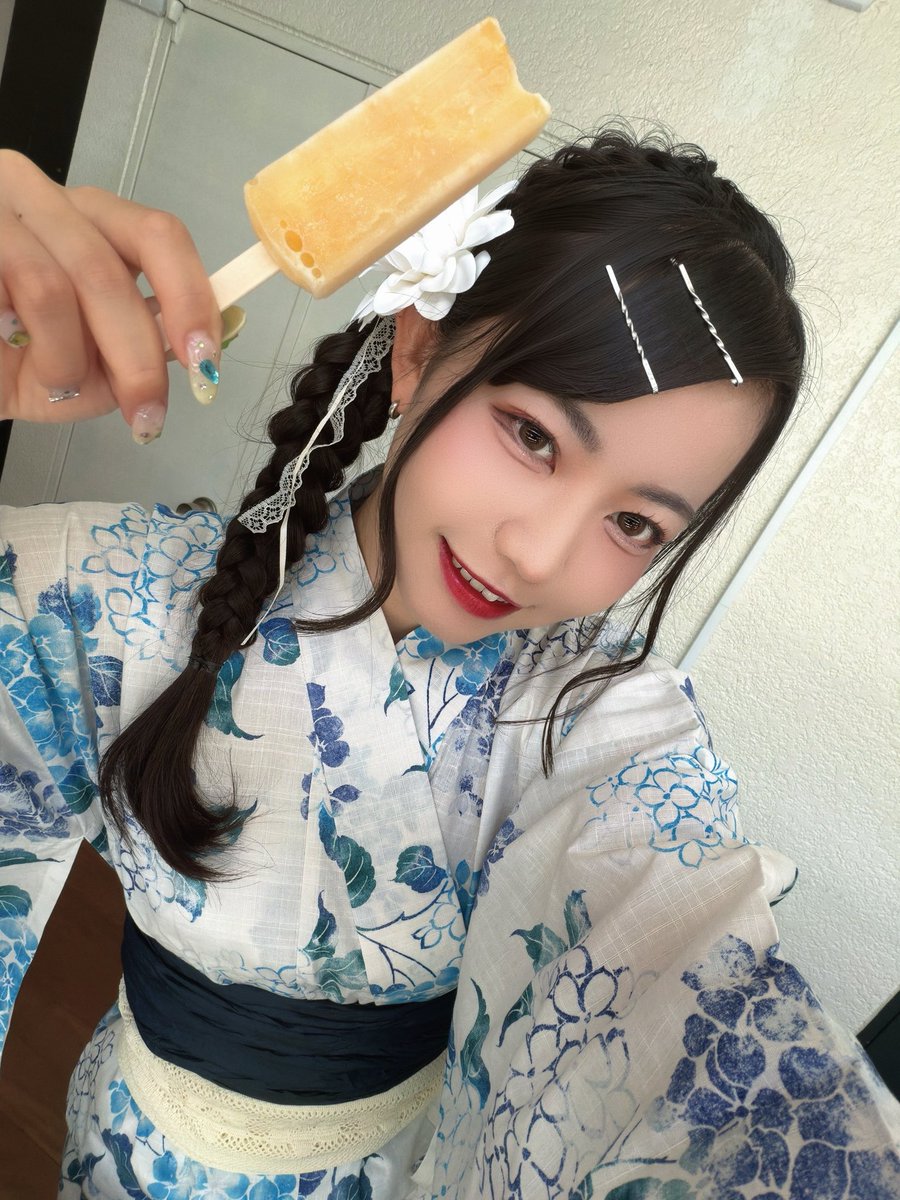 tsubaki_bbts's tweet photo. オンラインチェキ会ありがとうございました👘🩵

髪の毛も上手にできたし新しい浴衣着やすくて最高すぎた…！まだまだ夏するぞ🔥
Getしてくれた皆さんに夏気分お届け出来てますように…☀️ https://t.co/Kr7sBBh44C