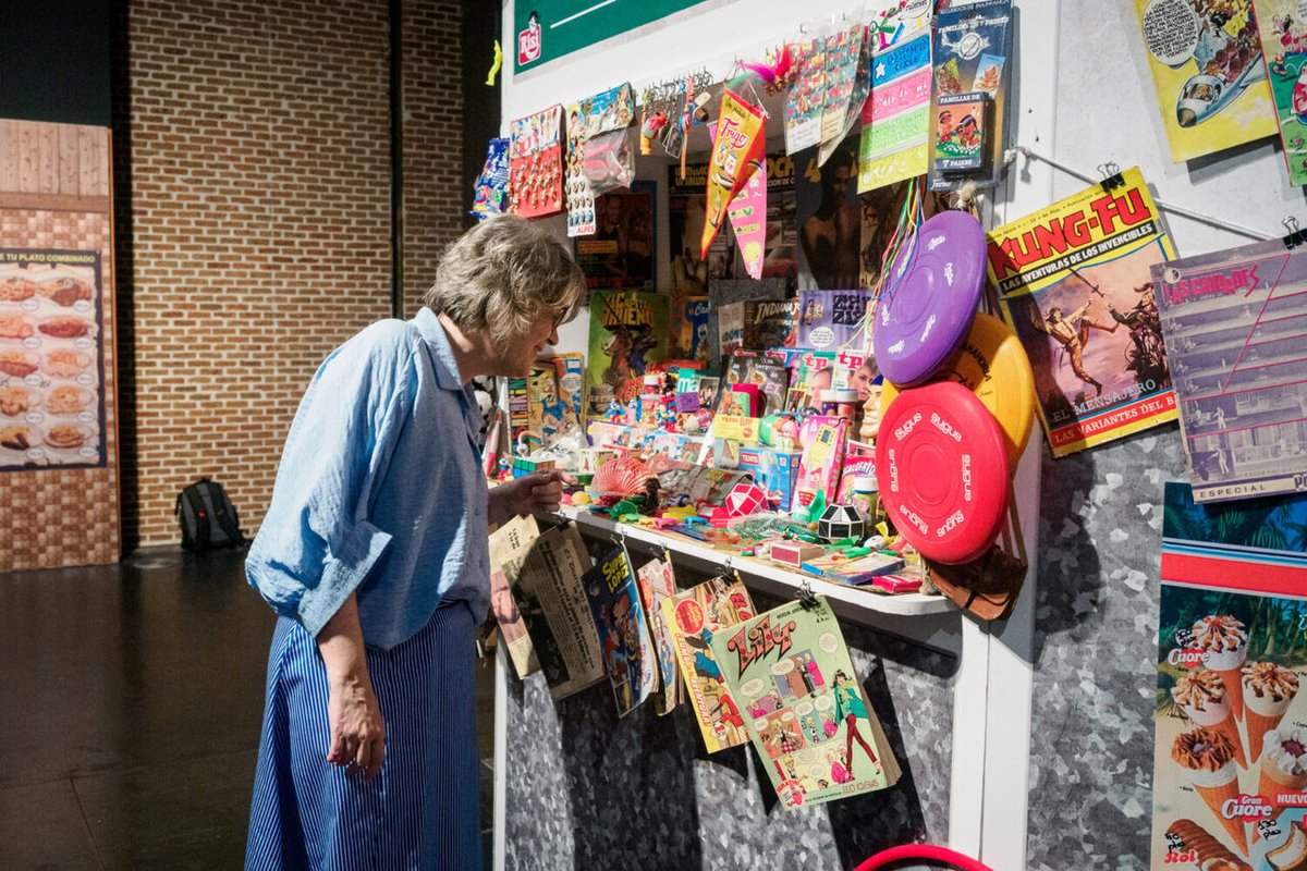 MADRID's tweet photo. 📼📚 ¿Recuerdas los cuadernos Rubio, Espinete o el videoclub del barrio?

La exposición 'Yo fui a EGB' llega a Conde Duque dentro de @VeranosVilla. Una experiencia inmersiva, gratuita e intergeneracional hasta el 30 de agosto.

ℹ️ Más información 👉 https://t.co/CPdy1wgACz https://t.co/rNis6Np9aP