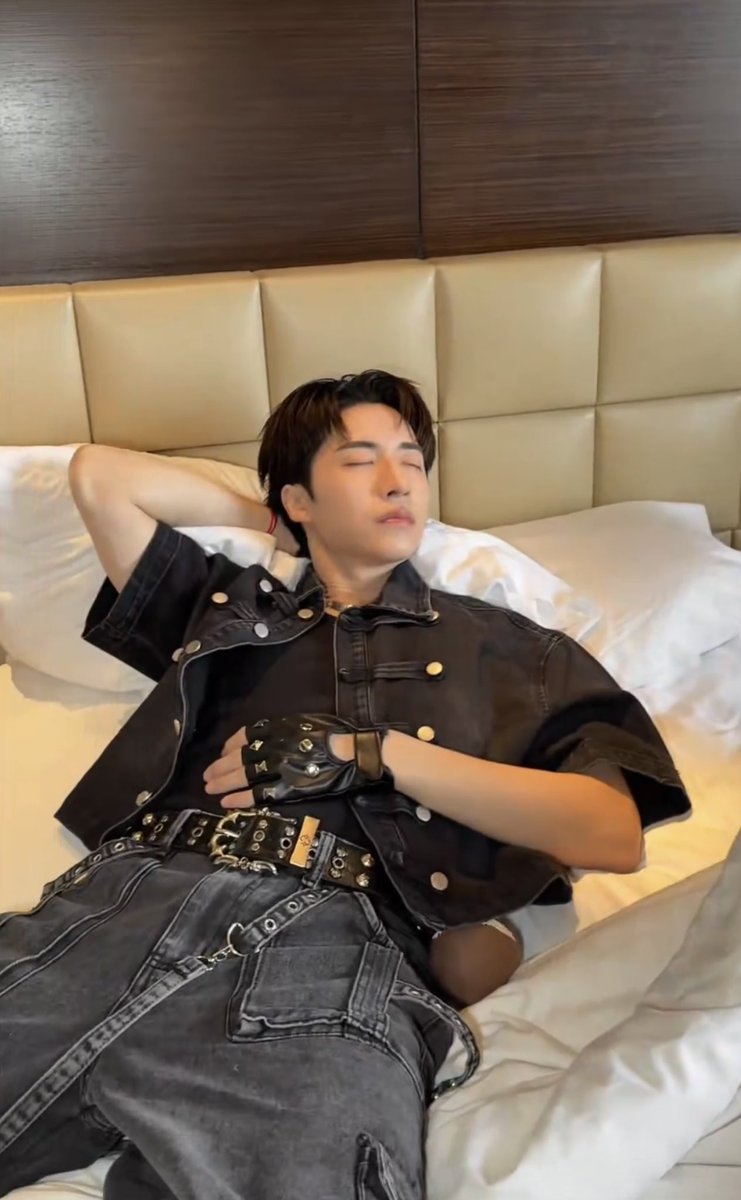 ppalengg's tweet photo. ‘ เรื่องนี้เป็นภาพจริง ไม่ได้ถ่ายทำ คนที่เห็นในภาพก็เป็นคนจริงๆ ไม่ใช่ตัวแสดง ’ 😴🦥🤙🏻 https://t.co/H5lBoWLpFS