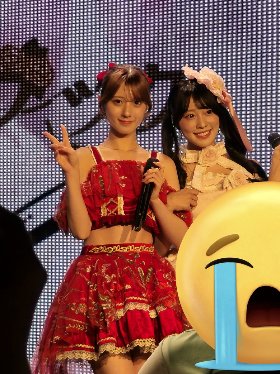 gnu_maa's tweet photo. 1ヶ月半ぶりのまおちゃん🫠❤️

本当に意識飛ぶくらい衝撃的なビジュの良さ！！！会えて嬉しかったし、結構元気そうでなによりです
楽しいライブだった！

ALT
#梅原麻緒 https://t.co/daWlipwJ4S