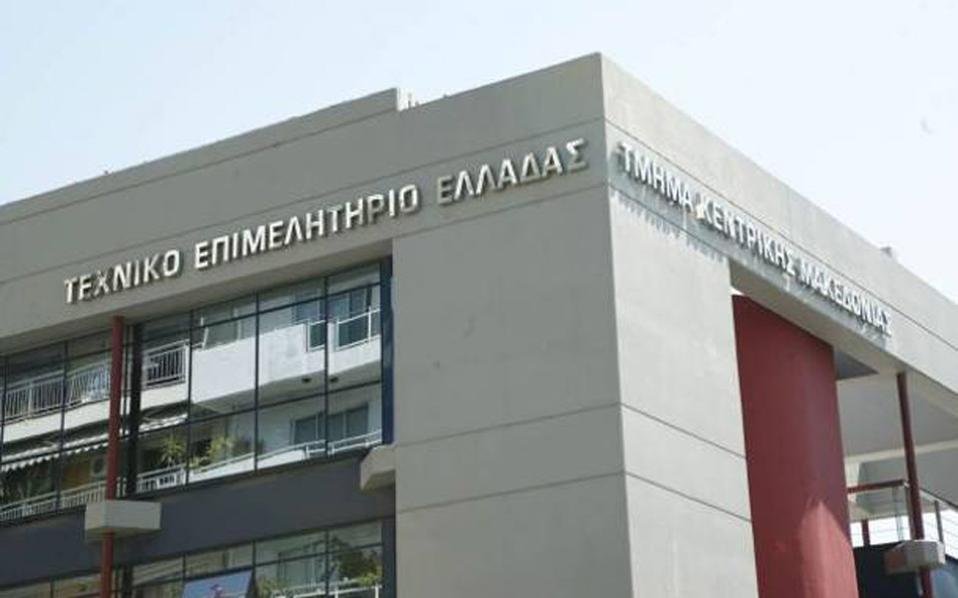 RXRqdEgogik2Z9P's tweet photo. Το αμαρτωλό Τεχνικό Επιμελητήριο!!!

Το Τεχνικό Επιμελητήριο Ελλάδας (ΤΕΕ) έχει μετατραπεί σε ένα αδιαφανές «υπερυπουργείο αναθέσεων», λειτουργώντας ως μεσάζοντας του κρατικού χρήματος. Η οικονομική του γιγάντωση είναι εντυπωσιακή, καθώς από προϋπολογισμό 28,5 εκατομμυρίων ευρώ το 2017, τα μεγέθη εκτινάχθηκαν στα 744,7 εκατομμύρια ευρώ το 2023 και αγγίζουν το πρωτοφανές ποσό των 3,57 δισεκατομμυρίων ευρώ για το 2026.
Με fast-track διαδικασίες, το ΤΕΕ παρακάμπτει τους νόμους, μοιράζοντας δισεκατομμύρια σε συγκεκριμένα μεγάλα συμφέροντα κολλητών του καθεστώτος Μητσοτάκη. 
Ουσιαστικά πρόκειται για ένα ανεξέλεγκτο Υπερυπουργείο!!!