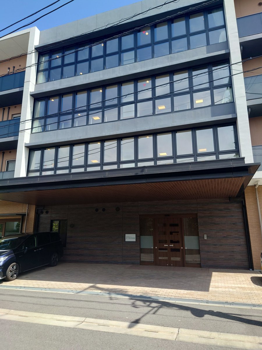 odoruusseee's tweet photo. 今日は初めて伺う新浦安の老人施設様へ♪駅から炎天下の中、1.5km歩いたのは大変だったけど初めて日傘を使用しめちゃくちゃ助かりました（笑）日傘ってこんなに涼しいんですね(^_^;)もっと早く使えばよかったなぁって思いましたwww
#おどる介護士うっしー
#出張ダンス体操
#あいらの杜浦安富岡様 https://t.co/omT1arDqgX