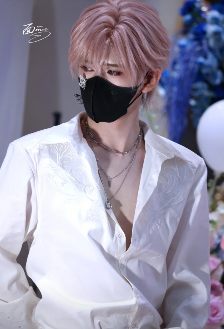 Kaneieeeee's tweet photo. #SilentWhispers #SilentWhispersValen #Valen

BilibiliWorld Day2,
Here's our beautiful boy once again. Don't you all dare to cheat on him.👿 https://t.co/1qmpZtDAuc