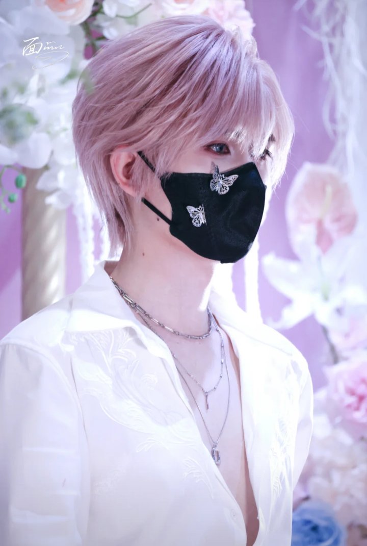 Kaneieeeee's tweet photo. #SilentWhispers #SilentWhispersValen #Valen

BilibiliWorld Day2,
Here's our beautiful boy once again. Don't you all dare to cheat on him.👿 https://t.co/1qmpZtDAuc