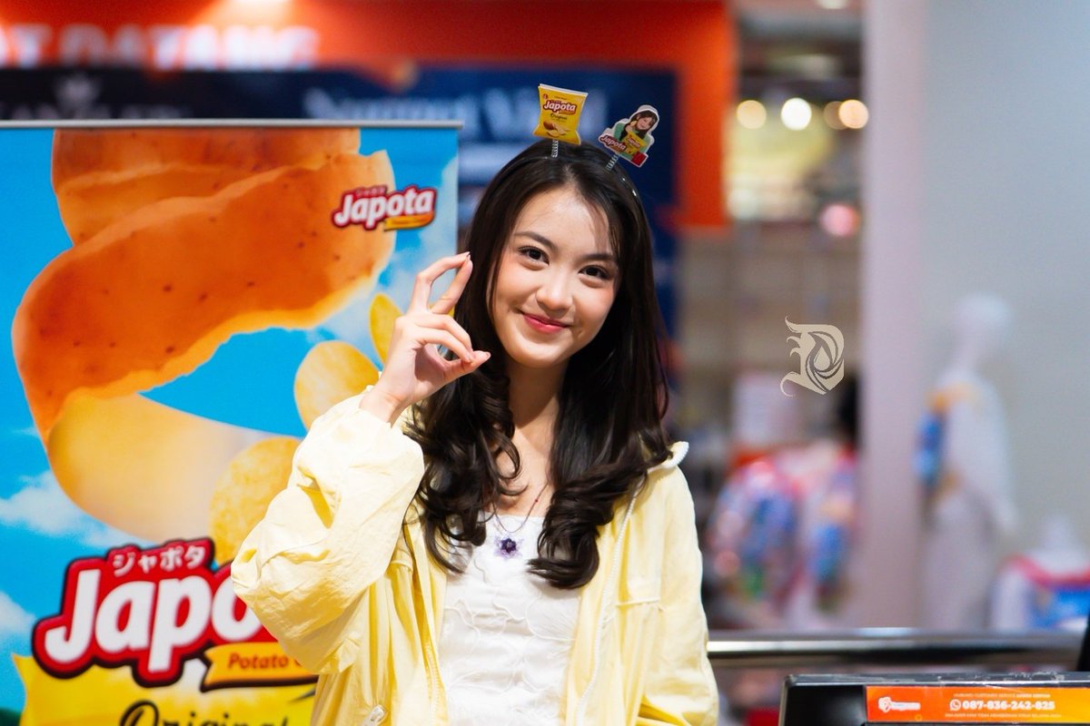 Degrees_OFC's tweet photo. terimakasih untuk hari ini kaicel 💛🫶🏻

@Greesel_JKT48 || at Booth Visit Japota, Luwes Gentan Solo https://t.co/ruE9vLNHJa