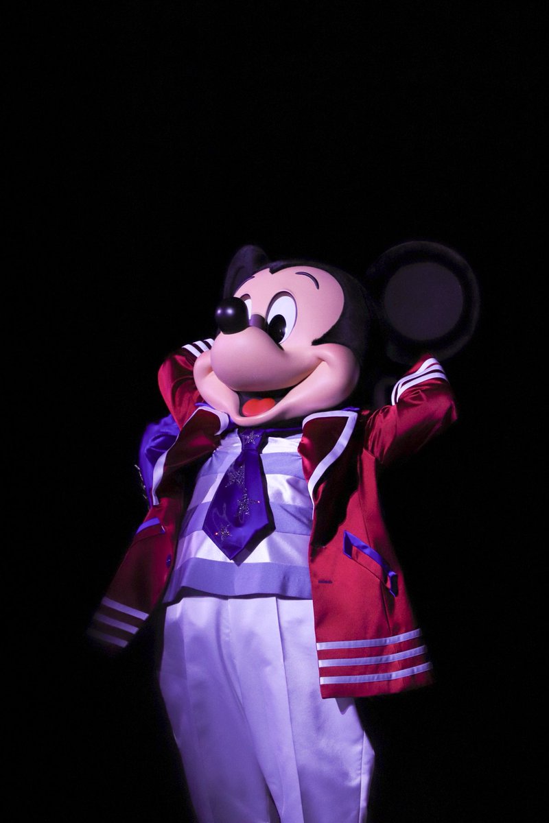 tr_mic5's tweet photo. ショー中にくつろいでる出演者みっけ〜🎶 https://t.co/nRpwZl1Fup