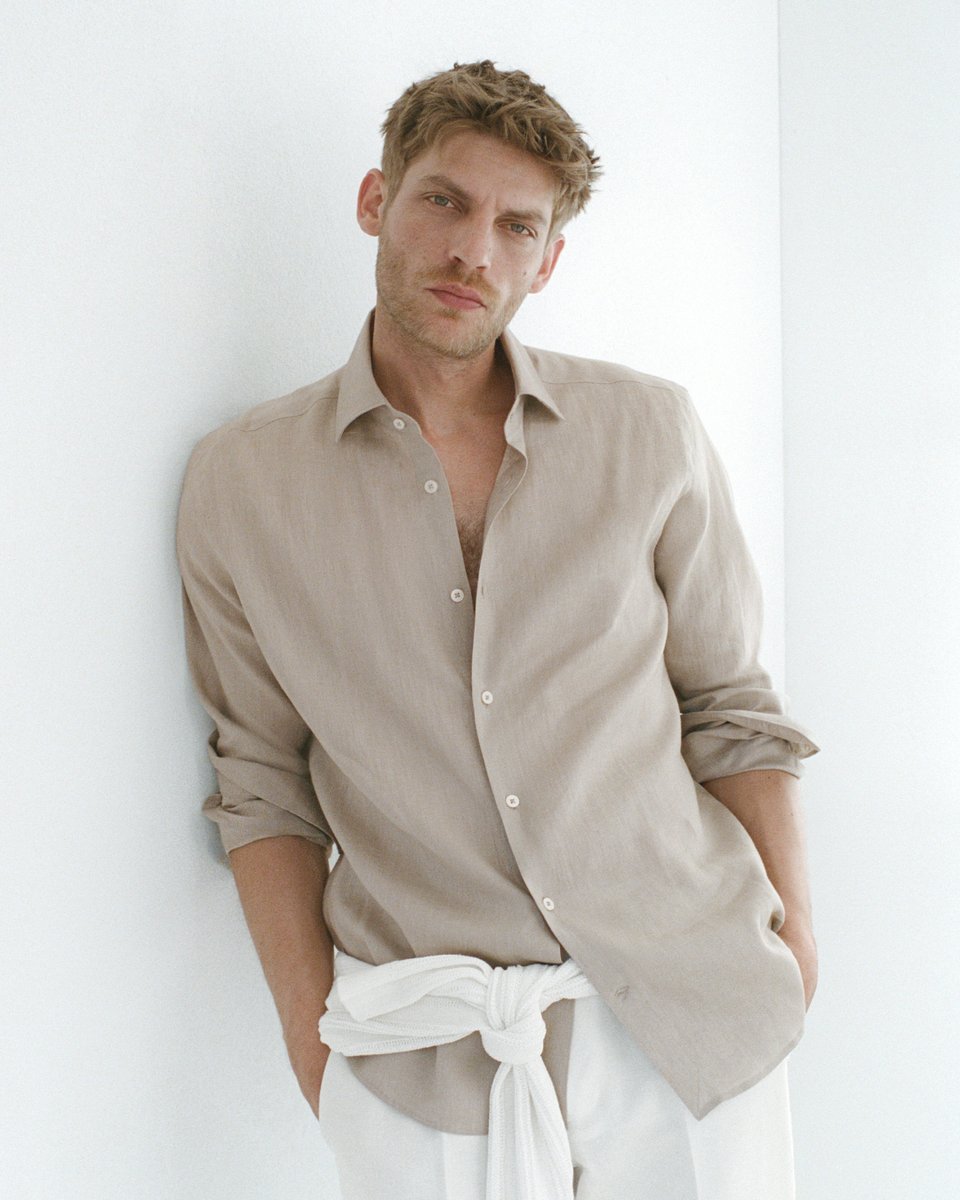 MANGO_Man's tweet photo. Beige or black? Two takes on the same linen essential. Discover your favorite at https://t.co/n17tLa9pEj
Shirt: 37081422 &amp; 37081352 
Bermuda shorts: 37071334 
Sandals: 37071370 
#MangoMan https://t.co/AxETbN8WBC