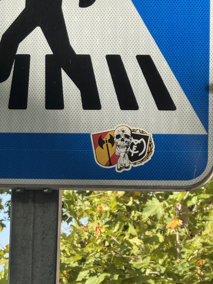 xgotelin's tweet photo. Cosas que ves por Madrid  y que resisten al tiempo y a modas https://t.co/MINI3XqJpA