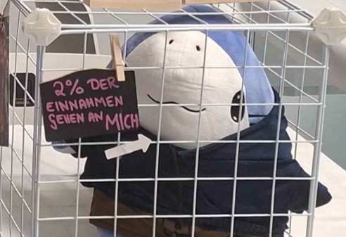 OniFins's tweet photo. @ColdBunnyVT 
Guten Tag Frau ColdBunnyVT, so gut es dem lieben Herr PochiUp da scheinbar geht. Ich wollte Sie nur kurz darauf hinweisen bitte beachten Sie die Lüftezeiten des Hai's sowie seine Nahrungszeiten. 

Vielen Dank und viel Spaß Ihnen auf der ShiroCo (Stand C04) https://t.co/cn2BcR2jCz