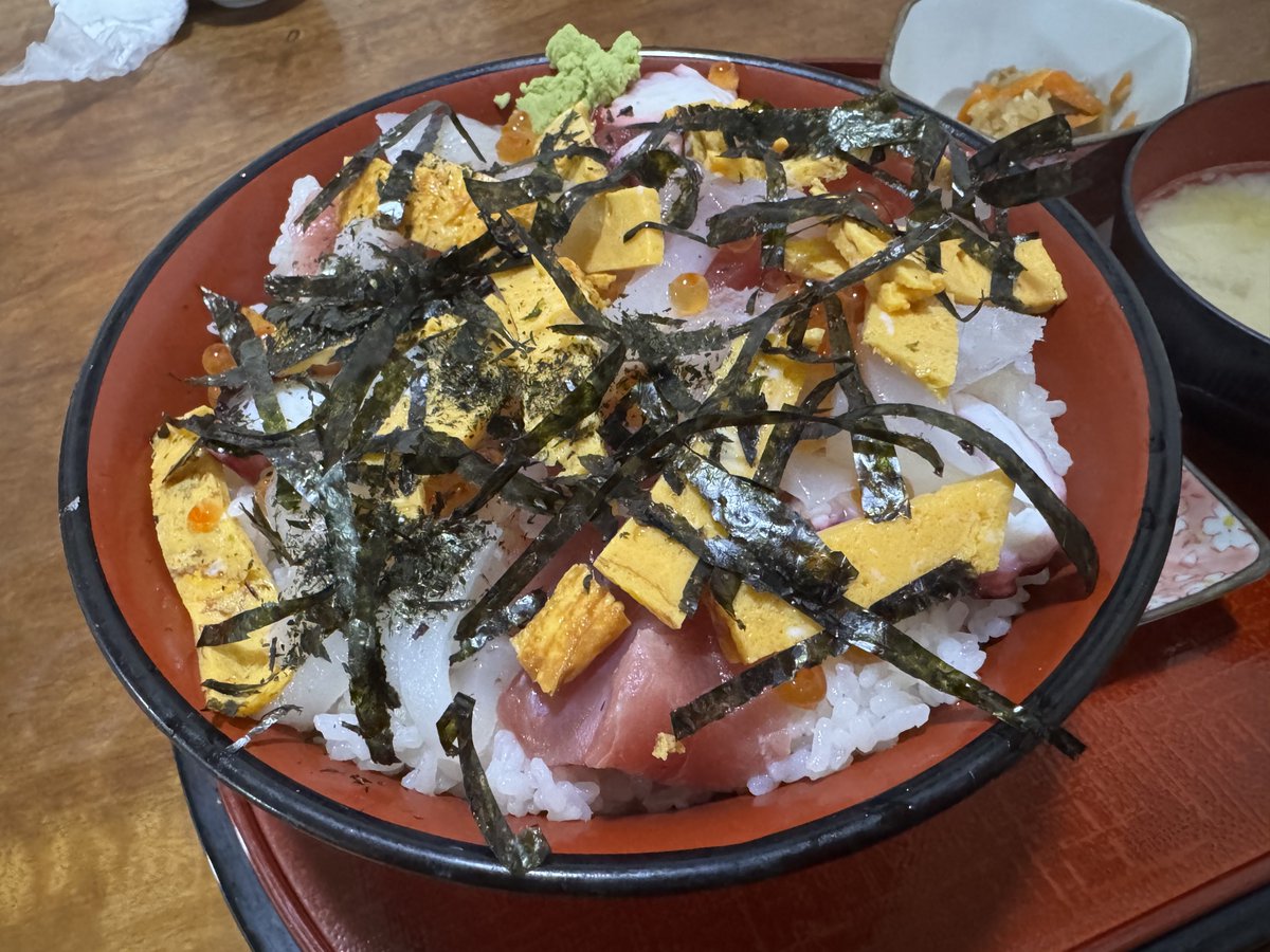 Hideki4132's tweet photo. 海鮮丼‼️
今日もムーミンさんの筋肉がキレてました💪✨ https://t.co/zh3cT7egql
