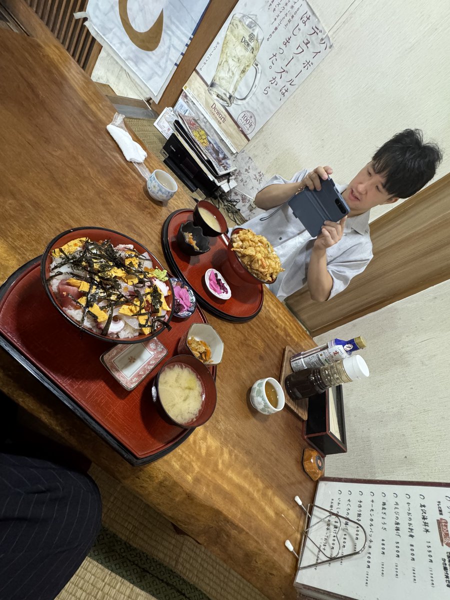Hideki4132's tweet photo. 海鮮丼‼️
今日もムーミンさんの筋肉がキレてました💪✨ https://t.co/zh3cT7egql