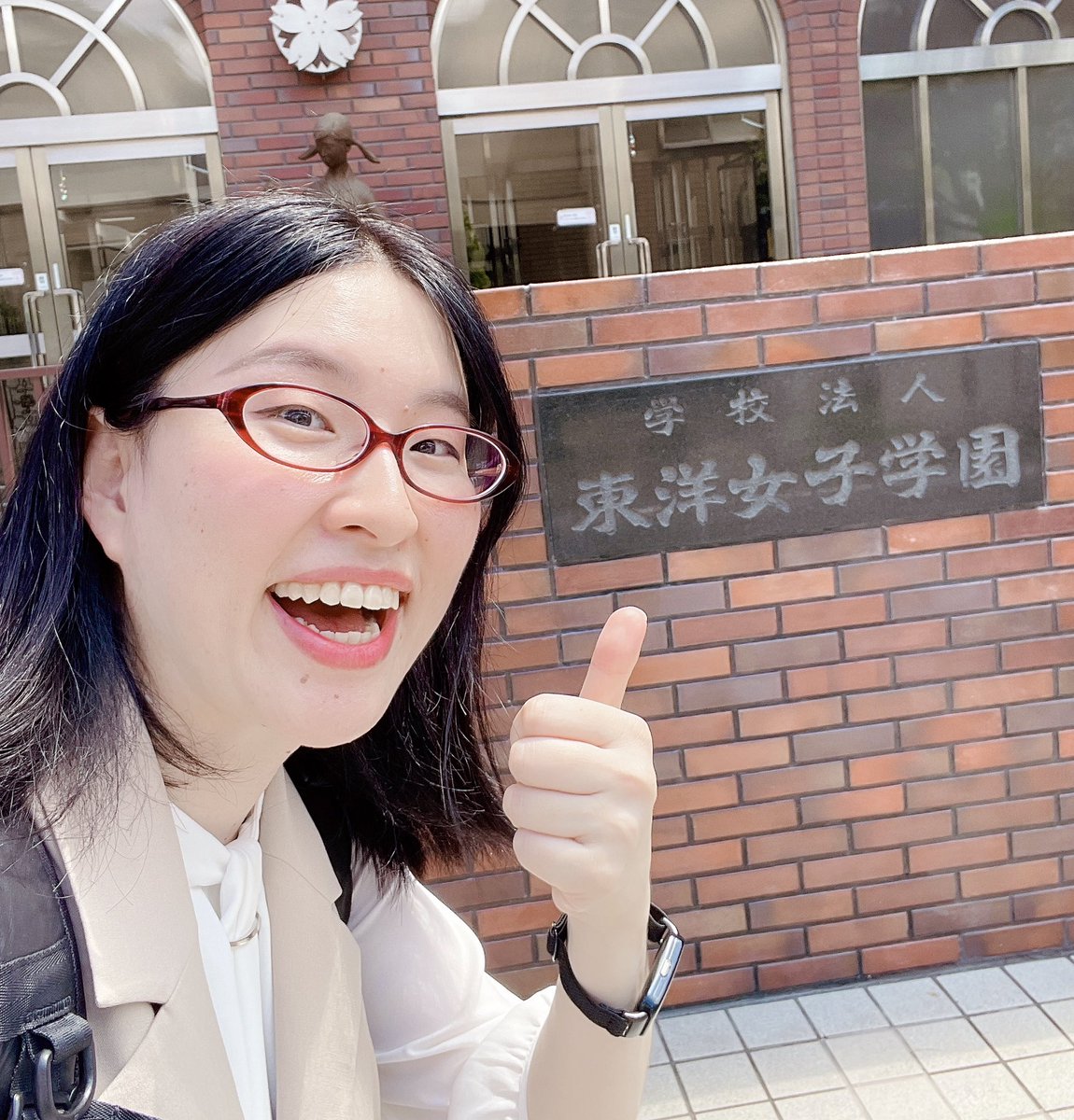 BEST_Ohno's tweet photo. 東洋女子高校さんで矢島さんと
進路漫才させていただきました✨

1年生の皆さんが暑くても品良く、
かつリアクションも良く聞いてくださり
とっても嬉しかったです！
自分がこれだけは他の人にもAIにも負けない
そんな働き方・進路が見つかりますよう🌟

そして私にも公式お兄ちゃんができました🤣 https://t.co/xbwIT7mtTZ