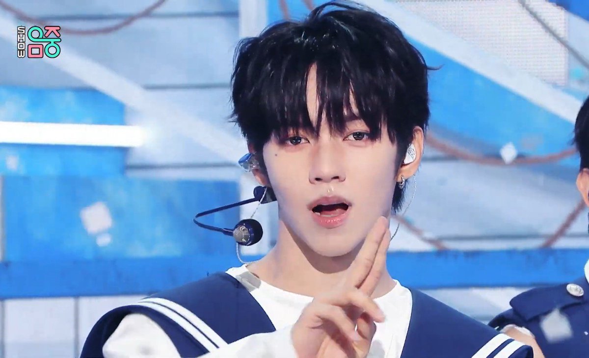 hanyjuhyunz's tweet photo. jl ending fairy, facecard never declines ๐
RUN TO YOU ON MUSIC CORE
#AHOFxMusicCore
#AHOF_RunToYou
#AHOF #์ํ @AHOF_official https://t.co/RrDxFiO4Gn