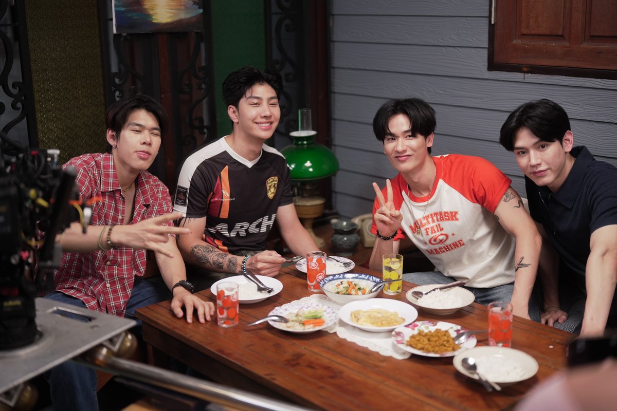 ADogandAPlane's tweet photo. มื้ออร่อยที่บ้านลูกพี่โต้🍽️

#ADogAndAPlaneEP7
@Tawan_V @new_thitipoom @mond_tanutchai @TuiChayatorn https://t.co/6Msme9VkXB