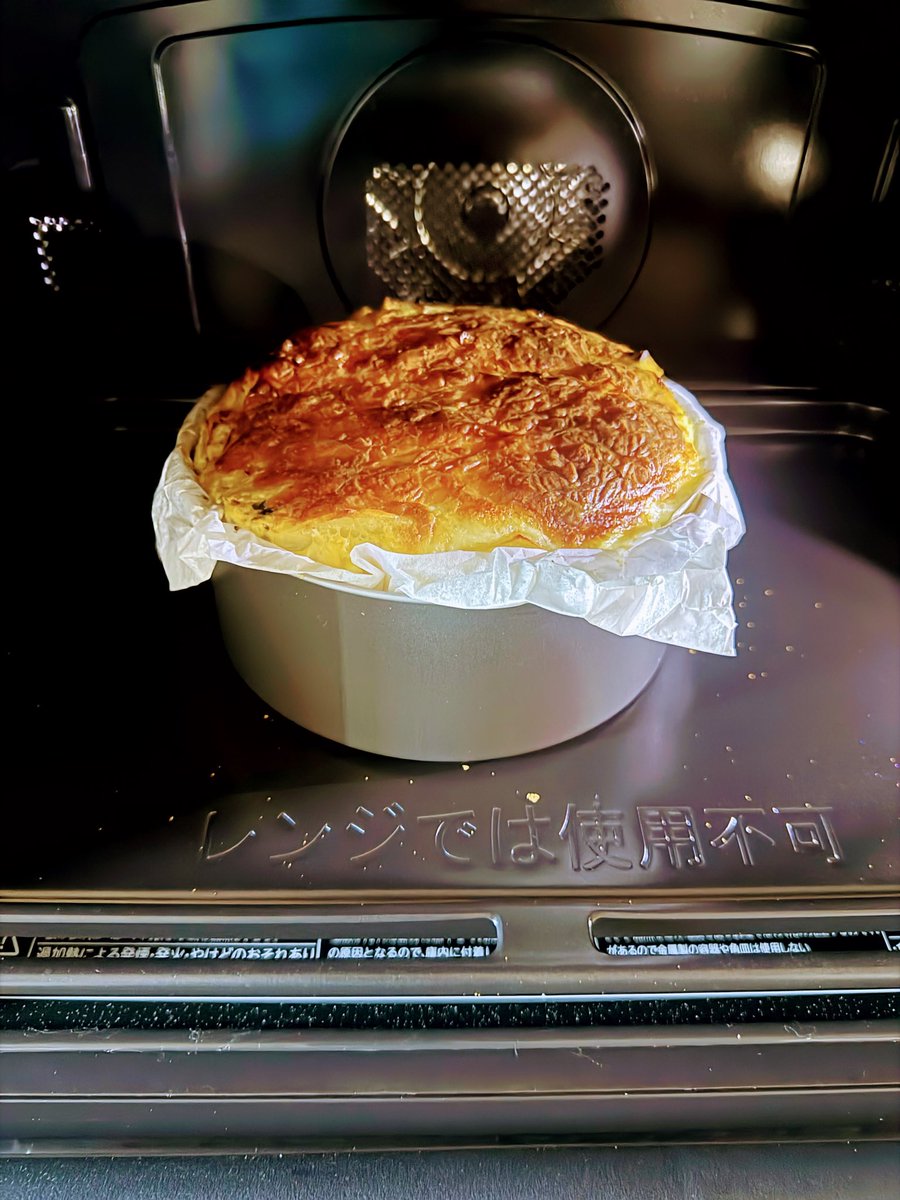 riyomiyano's tweet photo. 初めてキッシュを作りました⭐️
多分もうちょい大きめの型だとそれらしくなりそう😇
味付けコンソメ入れないで塩胡椒だけだけど、鯖缶入れてチーズお野菜たっぷりで、いとうまし🤤 https://t.co/rwL1ZOCmRF