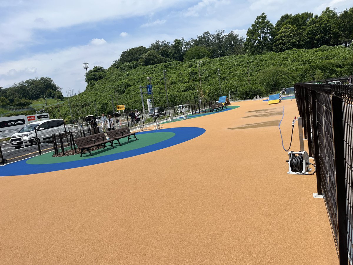 petskojima_4's tweet photo. いやあ、暑い💦っすねー☀️
本日、イオン八王子滝山店内のコジマに私どものこいぬほいくえんがオープンしました㊗️👏🎉👏🎉👏㊗️
300坪もあるドッグラン完備✨✨
八王子インター下りて直ぐです。
お待ちしております🤗 https://t.co/7oBqAtjjun