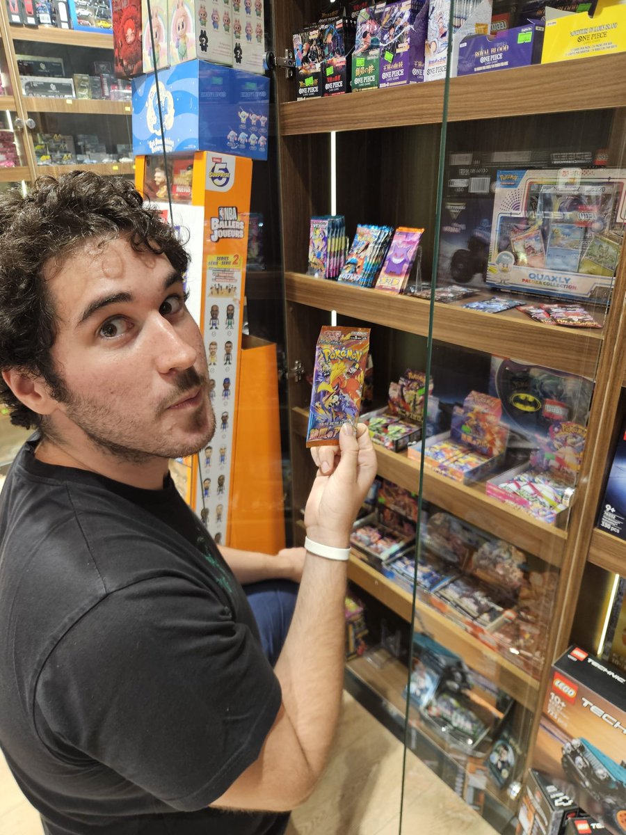 LAB_Comics's tweet photo. Gotta Catch'em All! https://t.co/drX0klJOq1